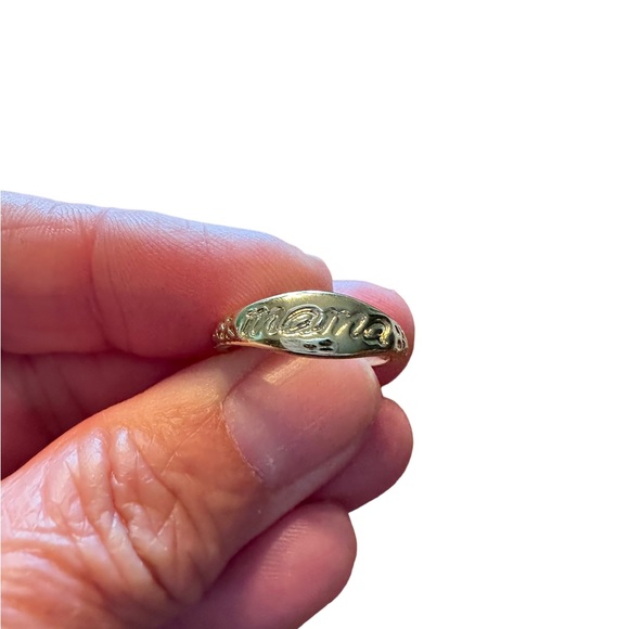 HOT DEAL!! 🔥 Gold “Mama” Floral Minimalist Ring - Picture 4 of 5